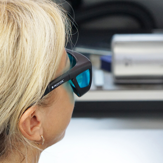 Laser Safety glasses set, certified to DIN EN207, 180-400nm. For laserwelding, lasercutting, laserm…